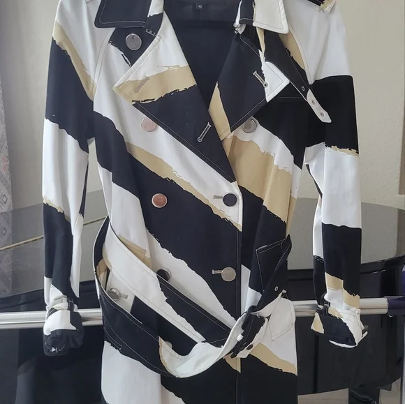 Black/White/Tan Black/White/Tan Zebra Pattern Printed Coat/Trench Coat - Picture 5 of 11
